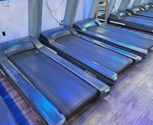 런닝머신-열러대-설치된-모습