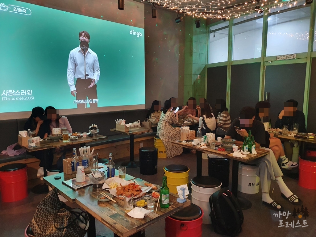 얼맥당 매장 내부