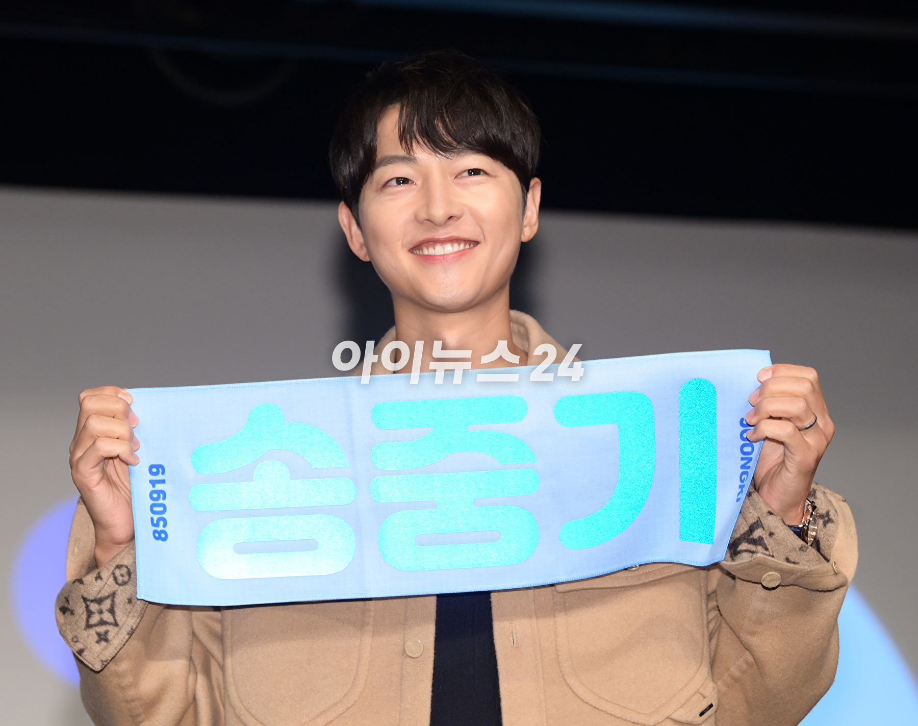 배우 송중기가 6일 오후 부산광역시 해운대구 영화의전당에서 진행된 제28회 부산국제영화제 액터스하우스에 참석하고 있다. [사진=정소희 기자]