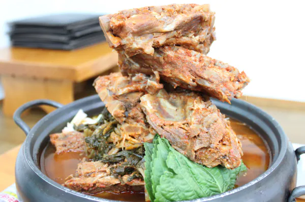 생생정보 대결 맛 대 맛 25cm 뼈 탑 감자탕 vs 해물간장뼈찜 음식점