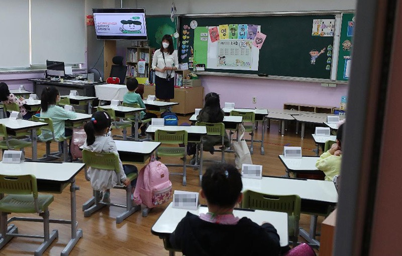 교사 정년 65세 연장
