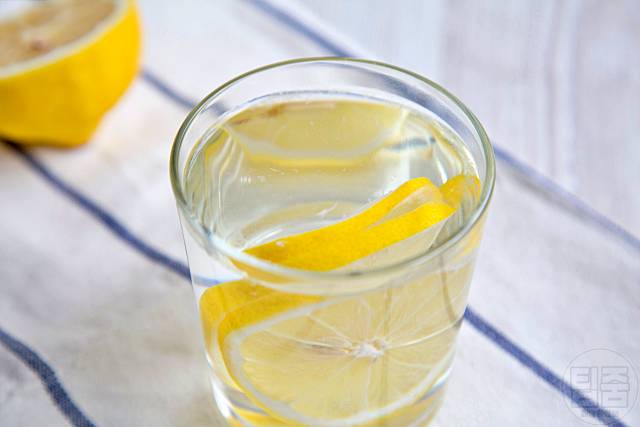 셀룰라이트 제거 음식 레몬물 셀룰라이트 없애는 음식