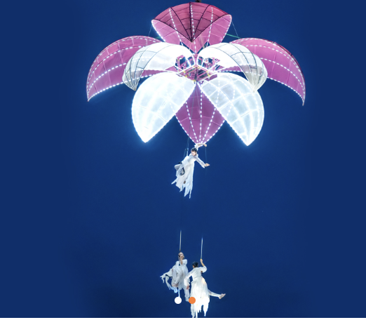 개막작 공중 불꽃 퍼포먼스