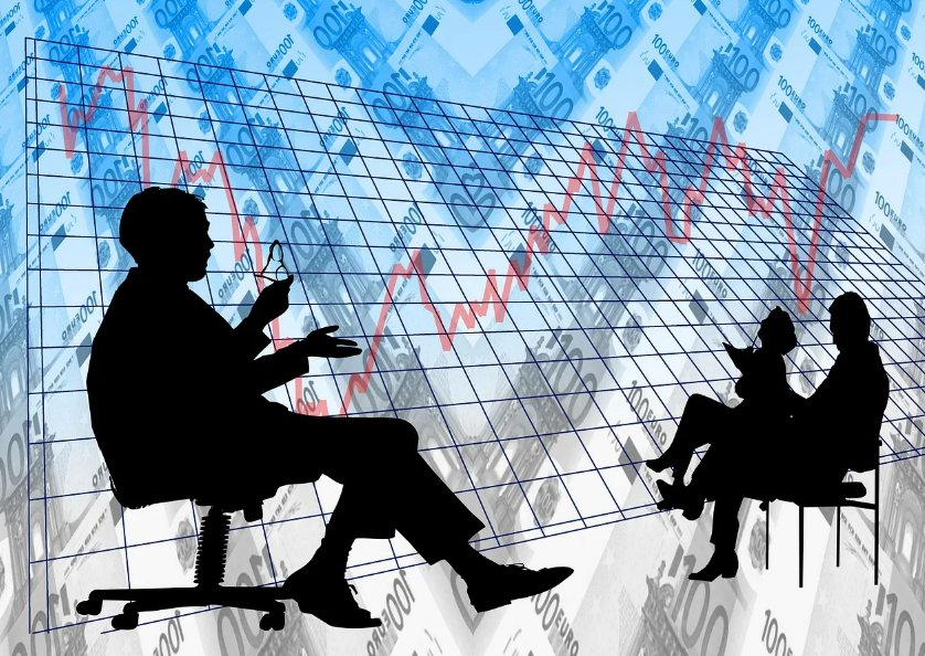 주식 차트 배경으로 의자에 앉아있는 3명의 실루엣