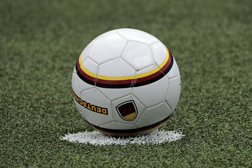 EA의 스포츠 게임 수익 모델 이미지