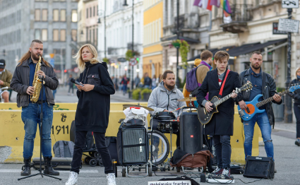 세계 각국의 길거리 공연 문화 &ndash; 거리에서 만나는 예술의 향연