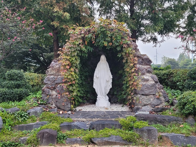 익산 팔봉성당 성모상