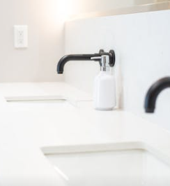 "우리 집 수압이 왜 이래?" – 수압 상승 꿀팁부터 셀프 수전 교체까지 완벽 정복기