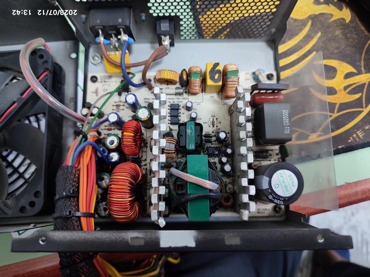 터진 곳은 안 보이고 외관도 깔끔합니다