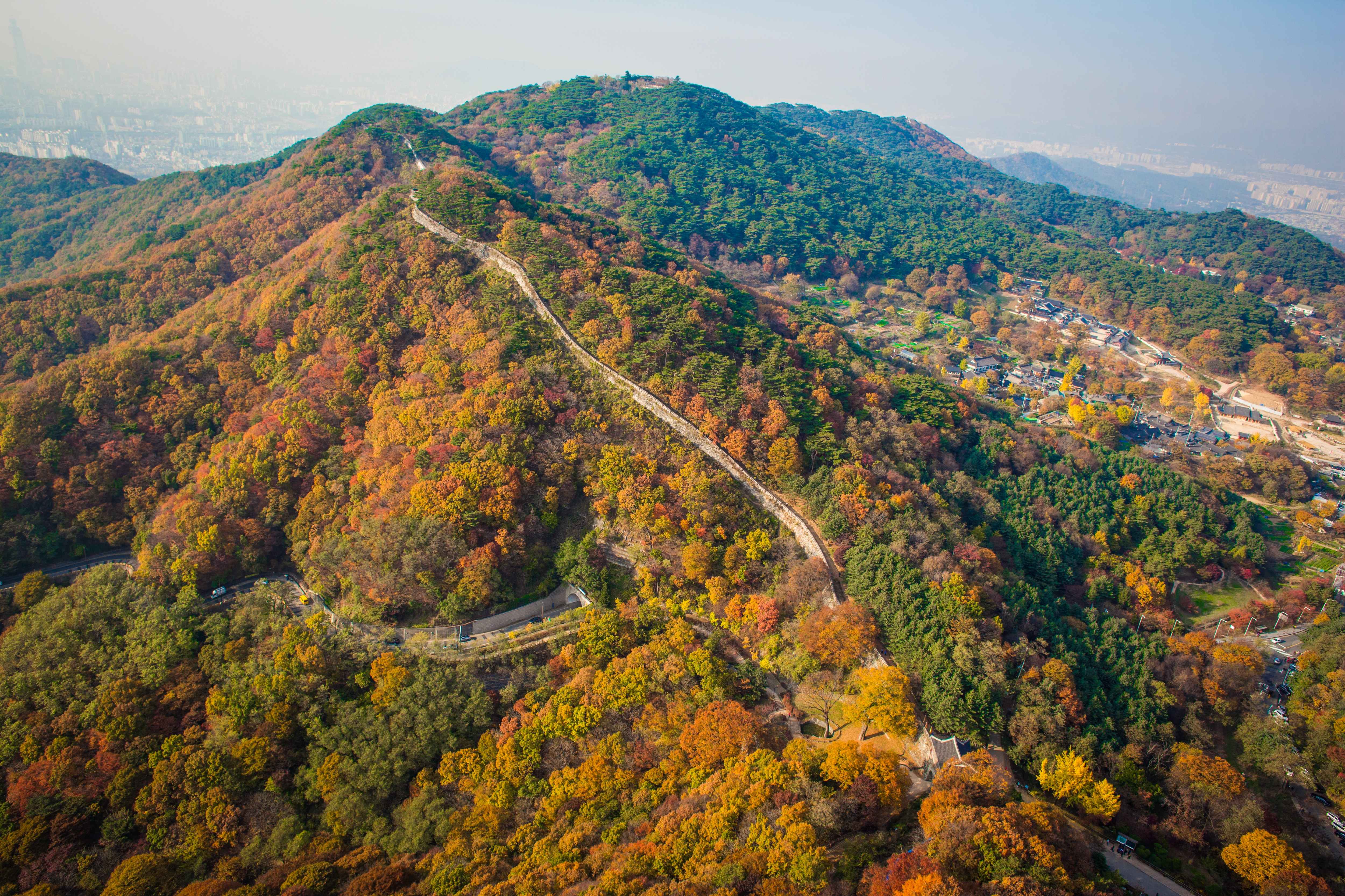남한산성의 모습을 하늘에서 맞는 가을