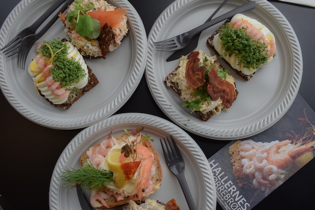 덴마크 Sm&oslash;rrebr&oslash;d[스뫼레브뢰] 샌드위치