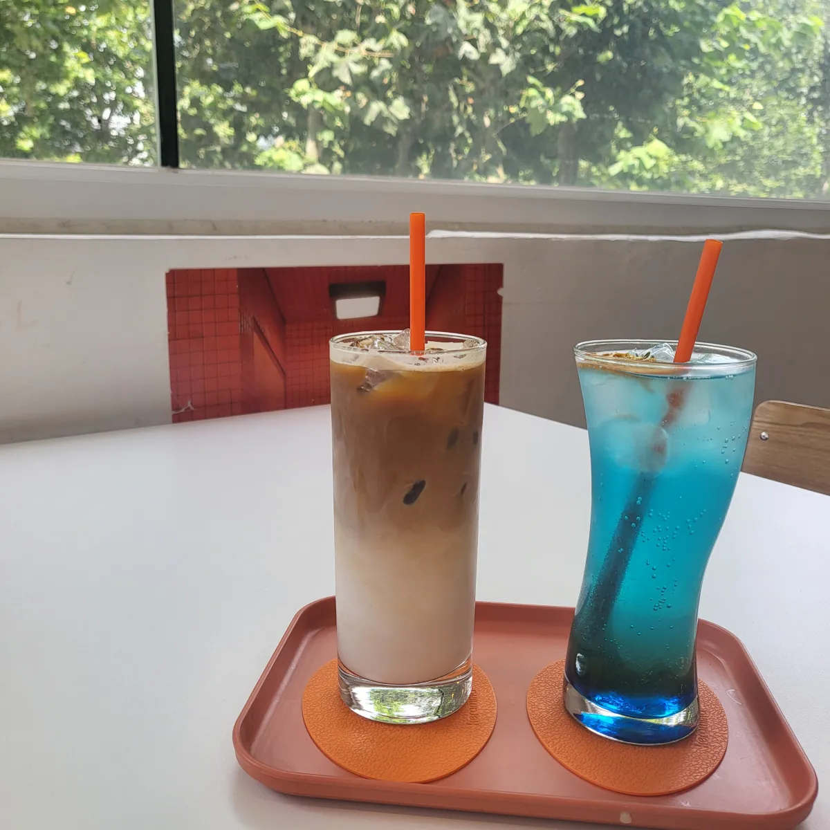 아이스라떼와-블루레몬에이드