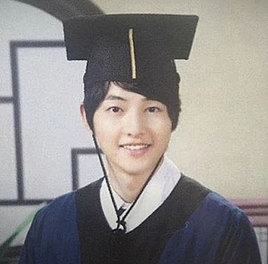 송중기 대학 졸업사진