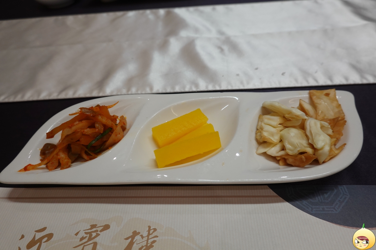 기본찬은 자차이무침, 단무지, 양배추간장무침