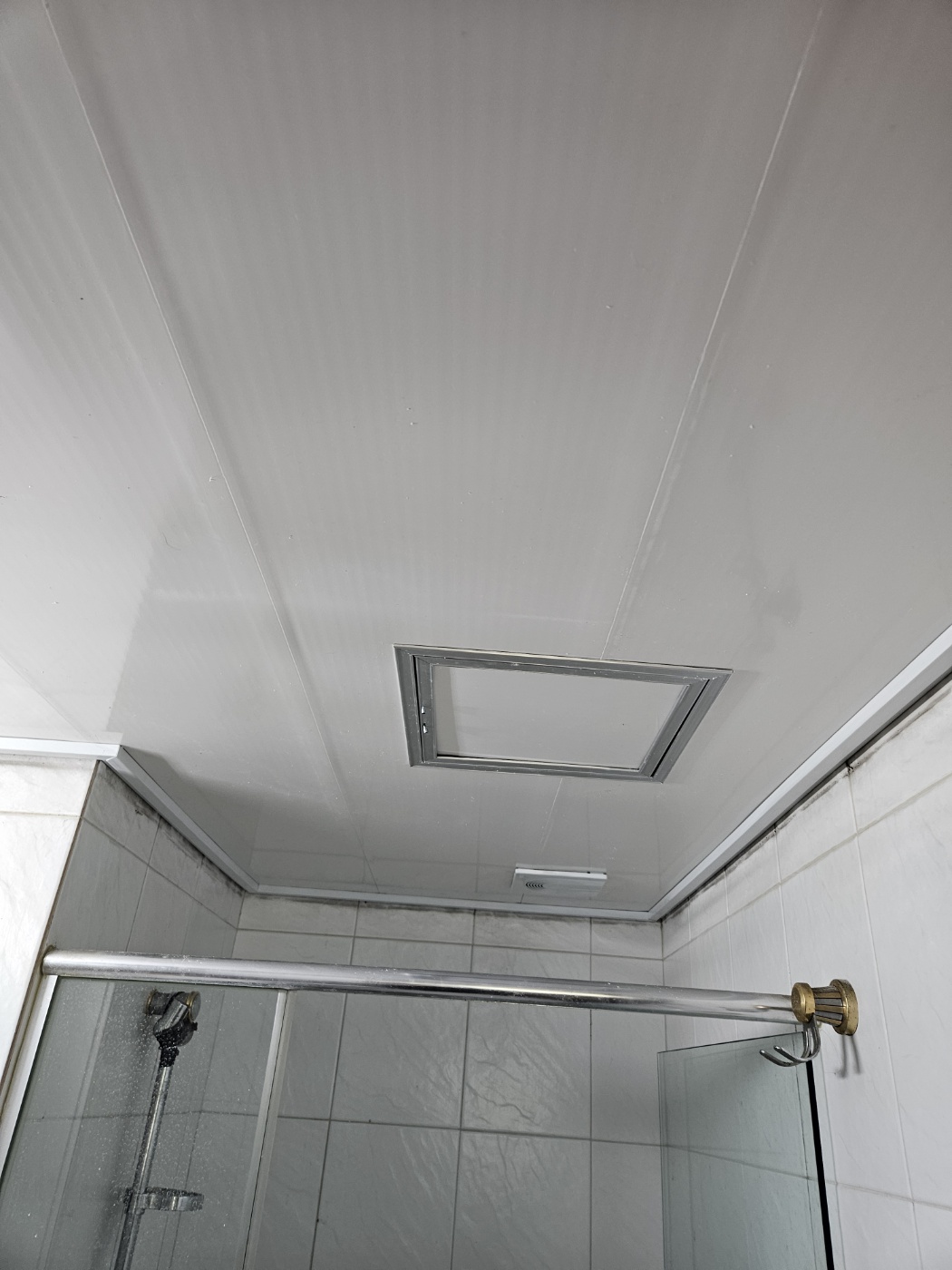 화장실 천장 누수 복구 작업