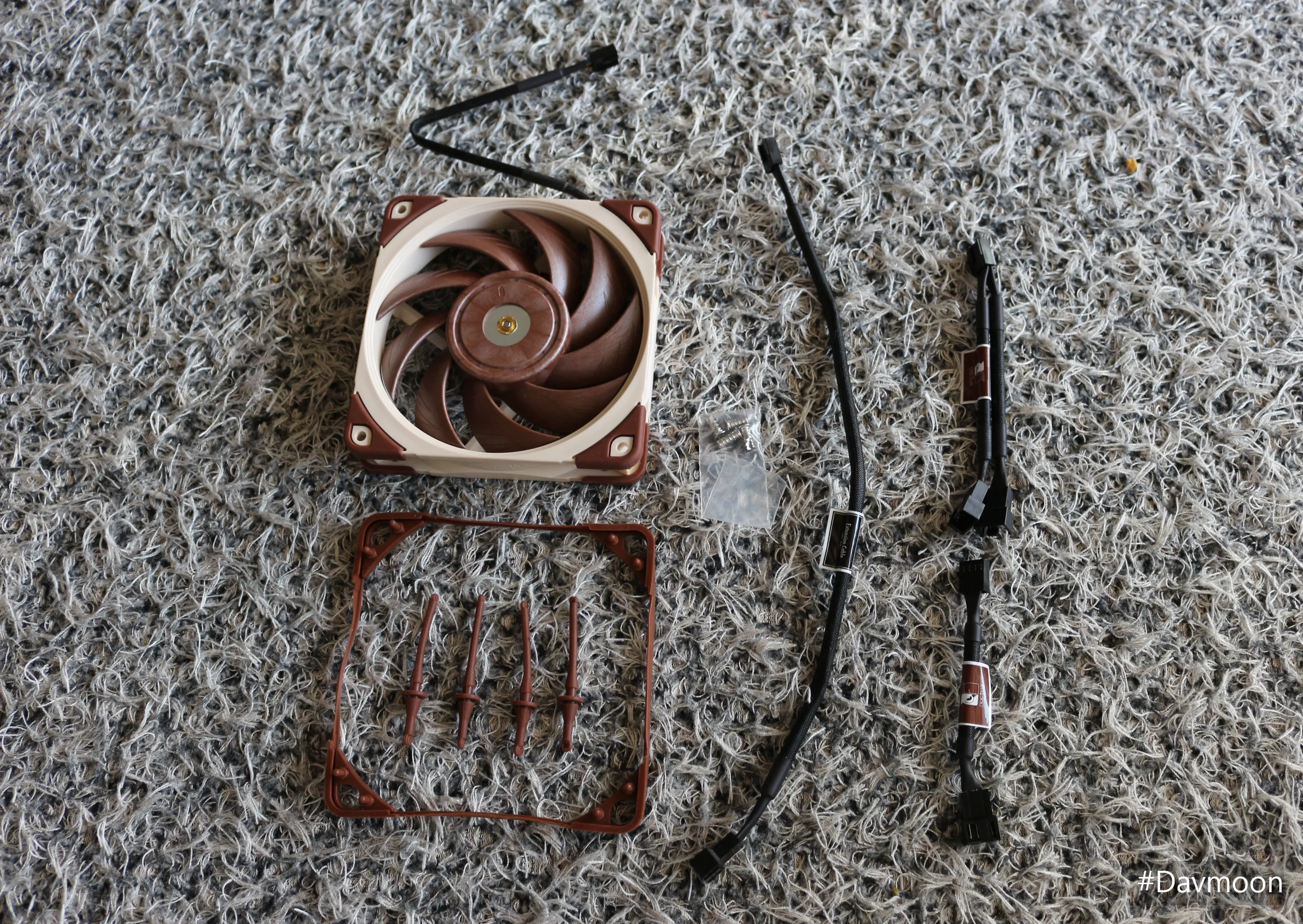 NOCTUA NF-A12x25 내부 구성품