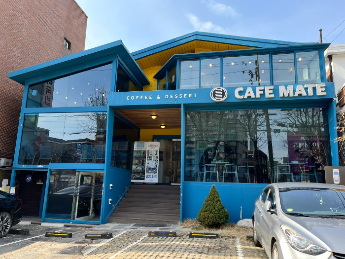 카페메이트 역촌역 카페 외부 모습