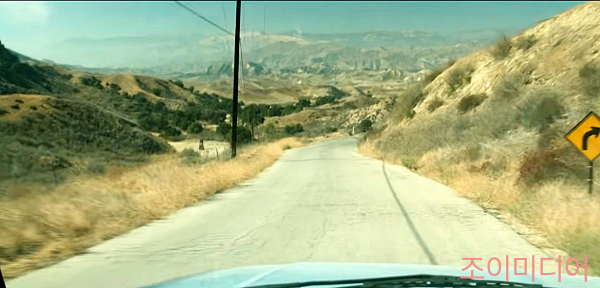 인생은 선택의 연속이 아닐까요? 결심을 하는 맬러리의 커브길