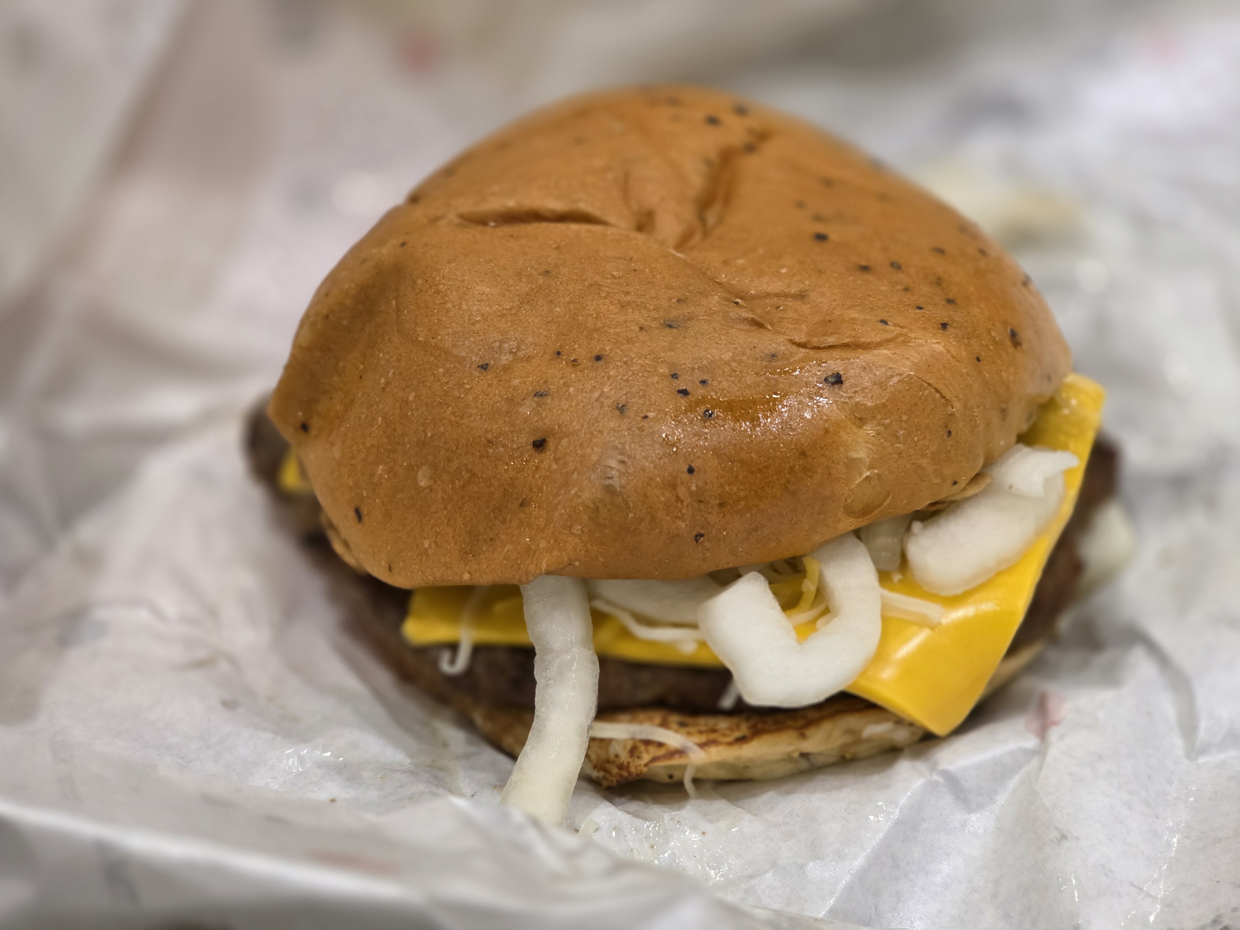 콰트로치즈 콰트로페퍼 큐브스테이크 버거 정면샷