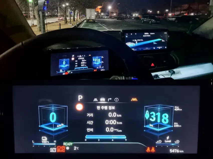 차로 돌아왔을 때 배터리는 100%까지 충전이 끝난 상태였습니다.