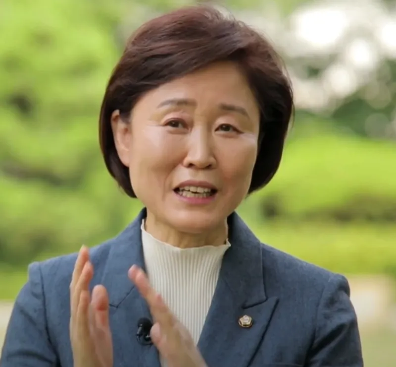 국회의원 인터뷰 사진46.webp