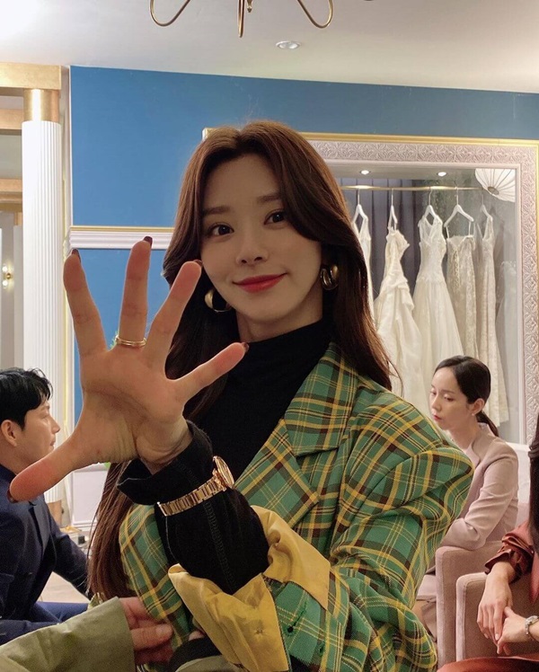 이주빈-손