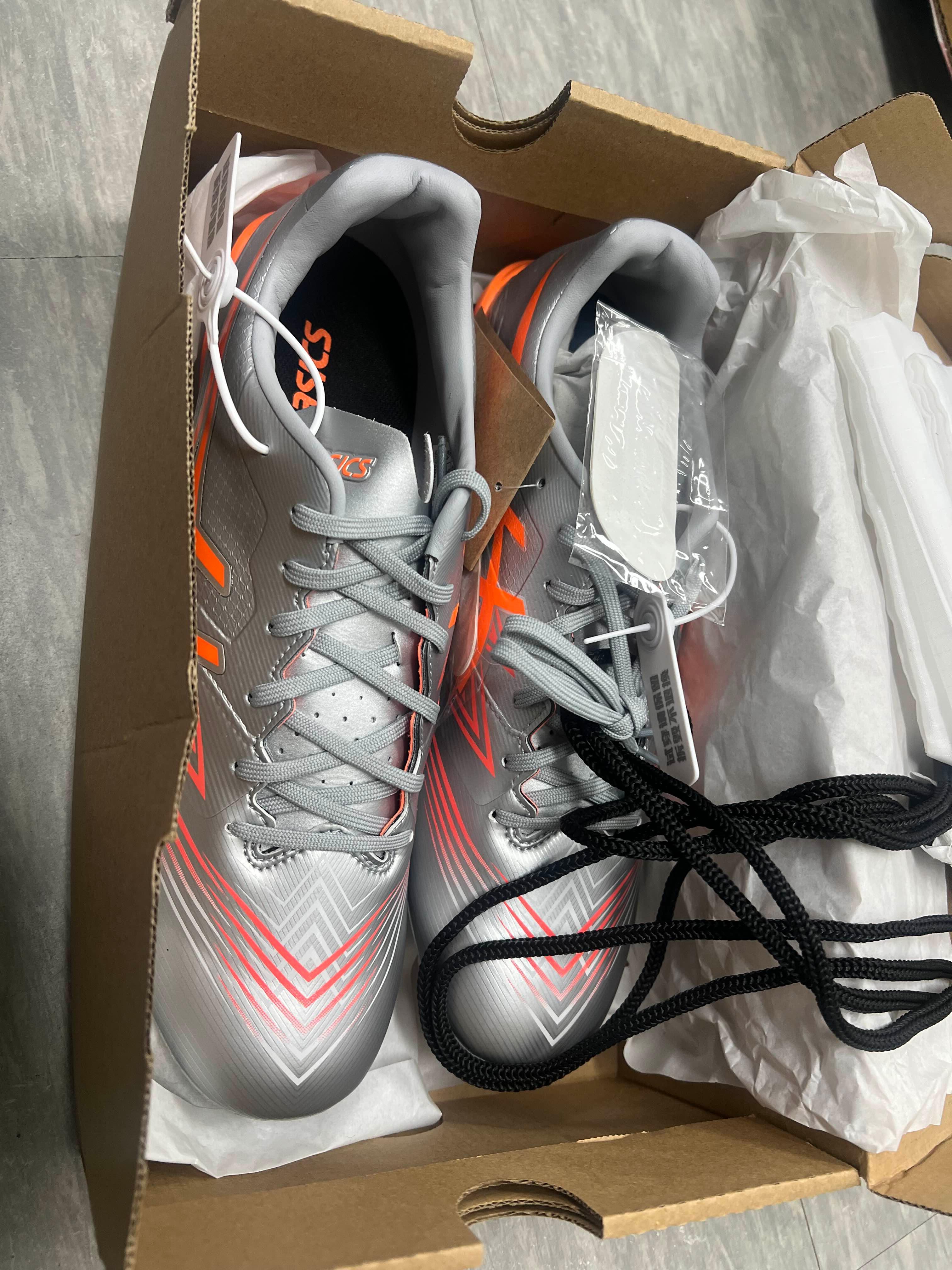 주홍색연구 아식스 스위프트 스트라이크 축구화 소개 이미지