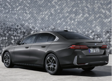 2025 BMW 5시리즈: 풀체인지 모델 정보, 가격, 연비, 그리고 경쟁 차종 비교분석