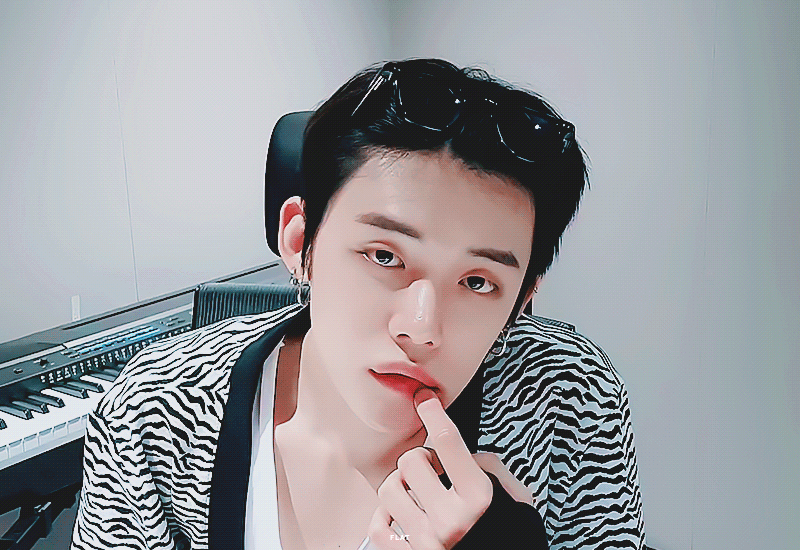 For. YEONJUN. Flat :: 210813 V LIVE 연준