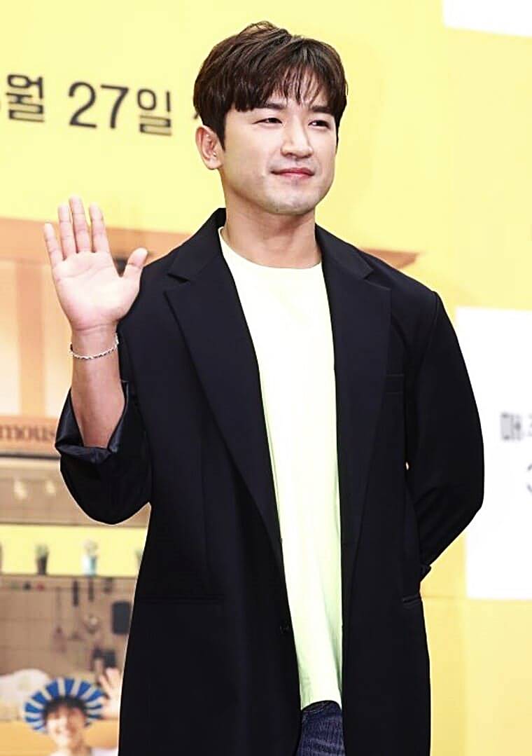 가수-이민우