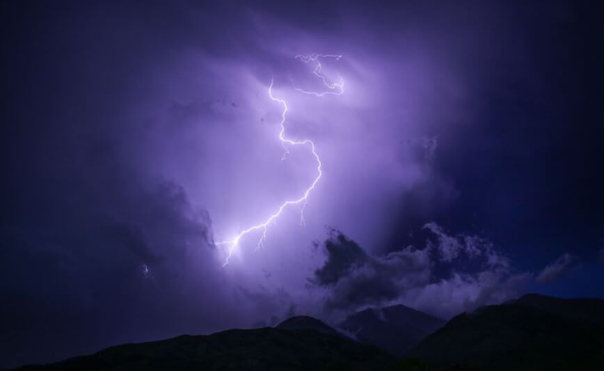 비오는데벼락치는꿈 