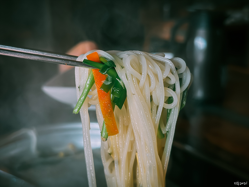 장비빔국수와 굴국밥 보쌈