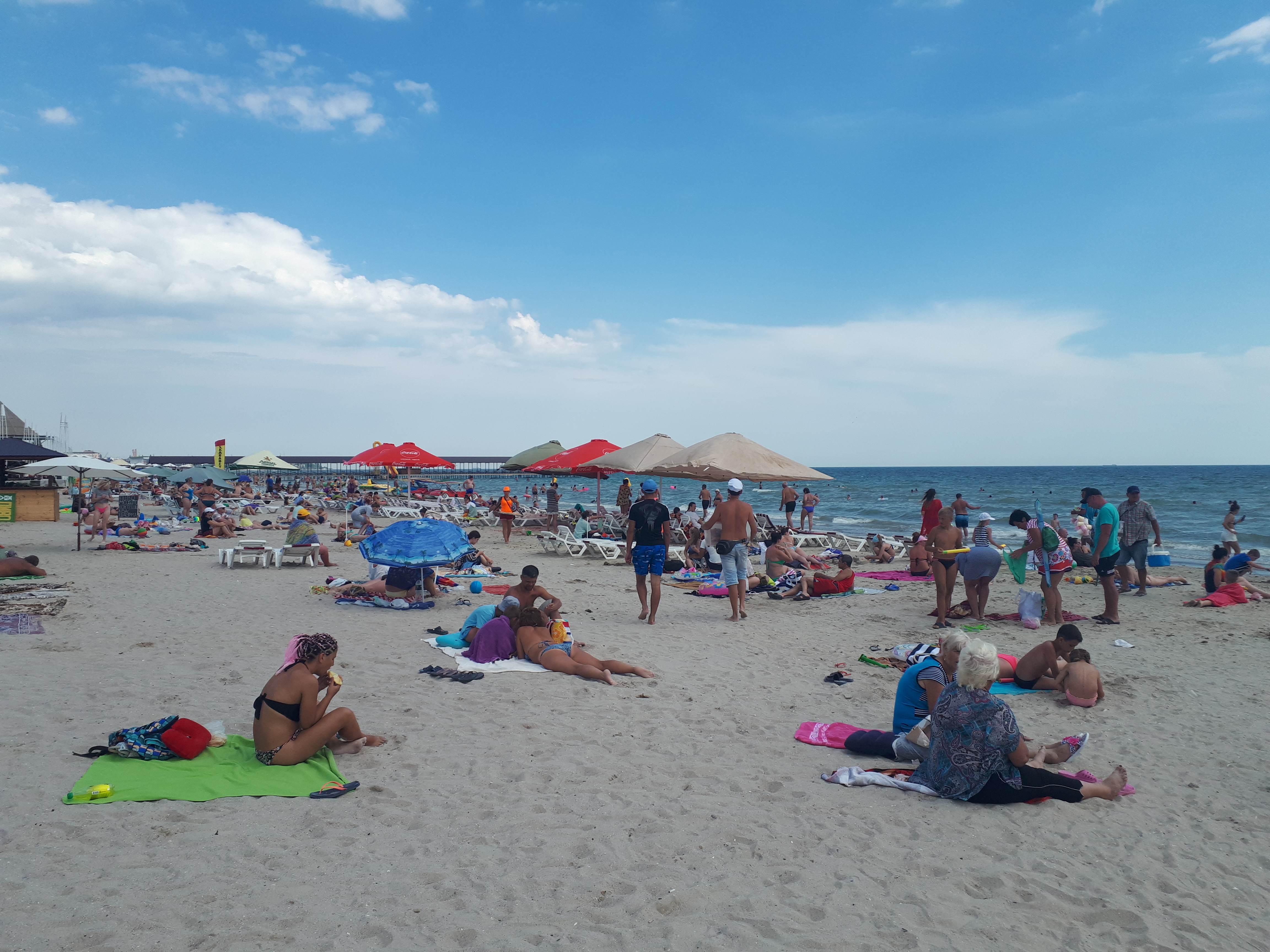 우크라이나 코블레보 해변의 사람들