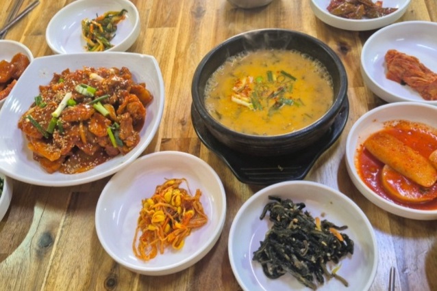 전주-시골가마솥집-돌솥비빔밥-보리비빔밥-제육