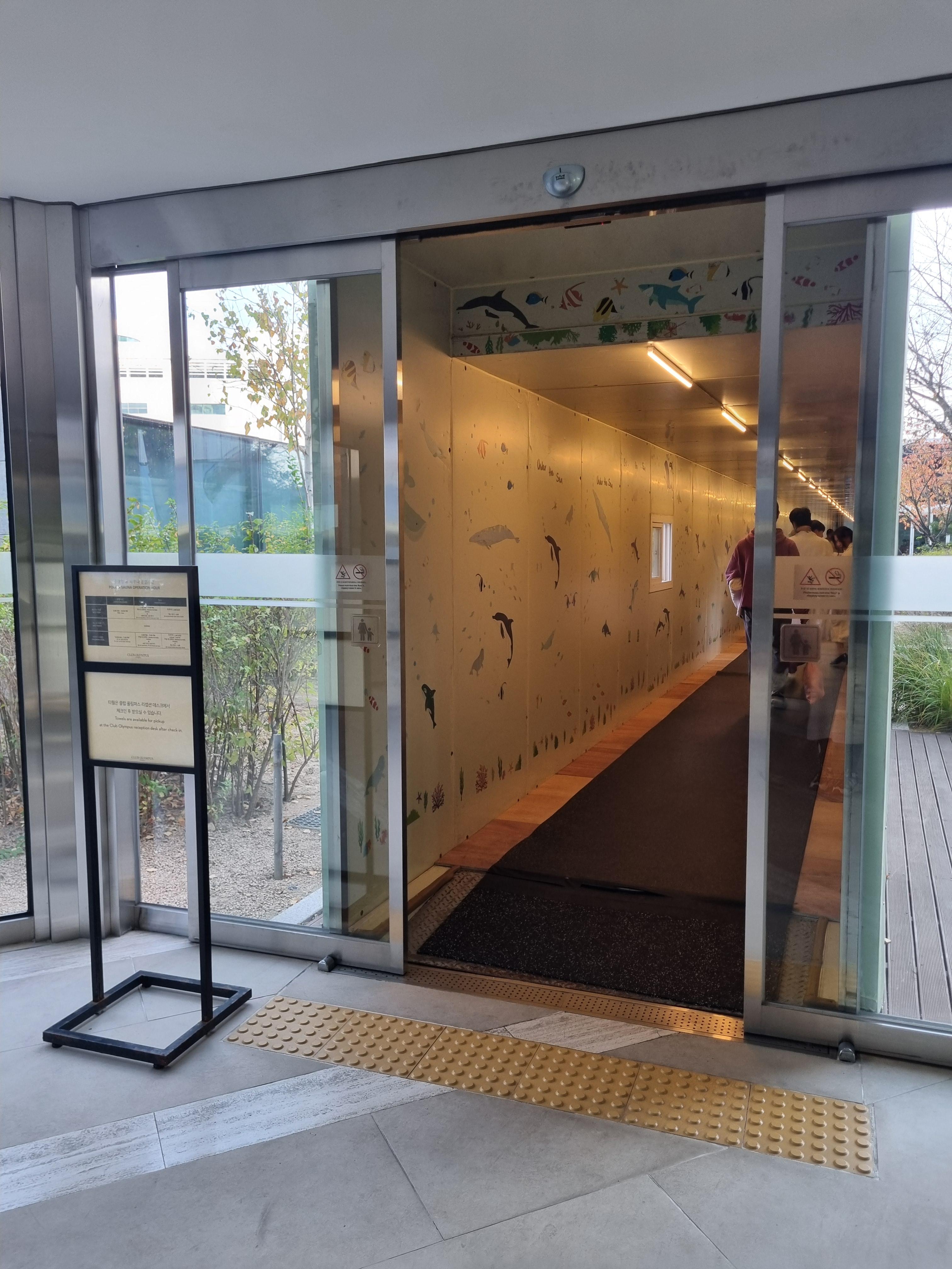 그랜드 하얏트 인천 수영장 체크인 카운터