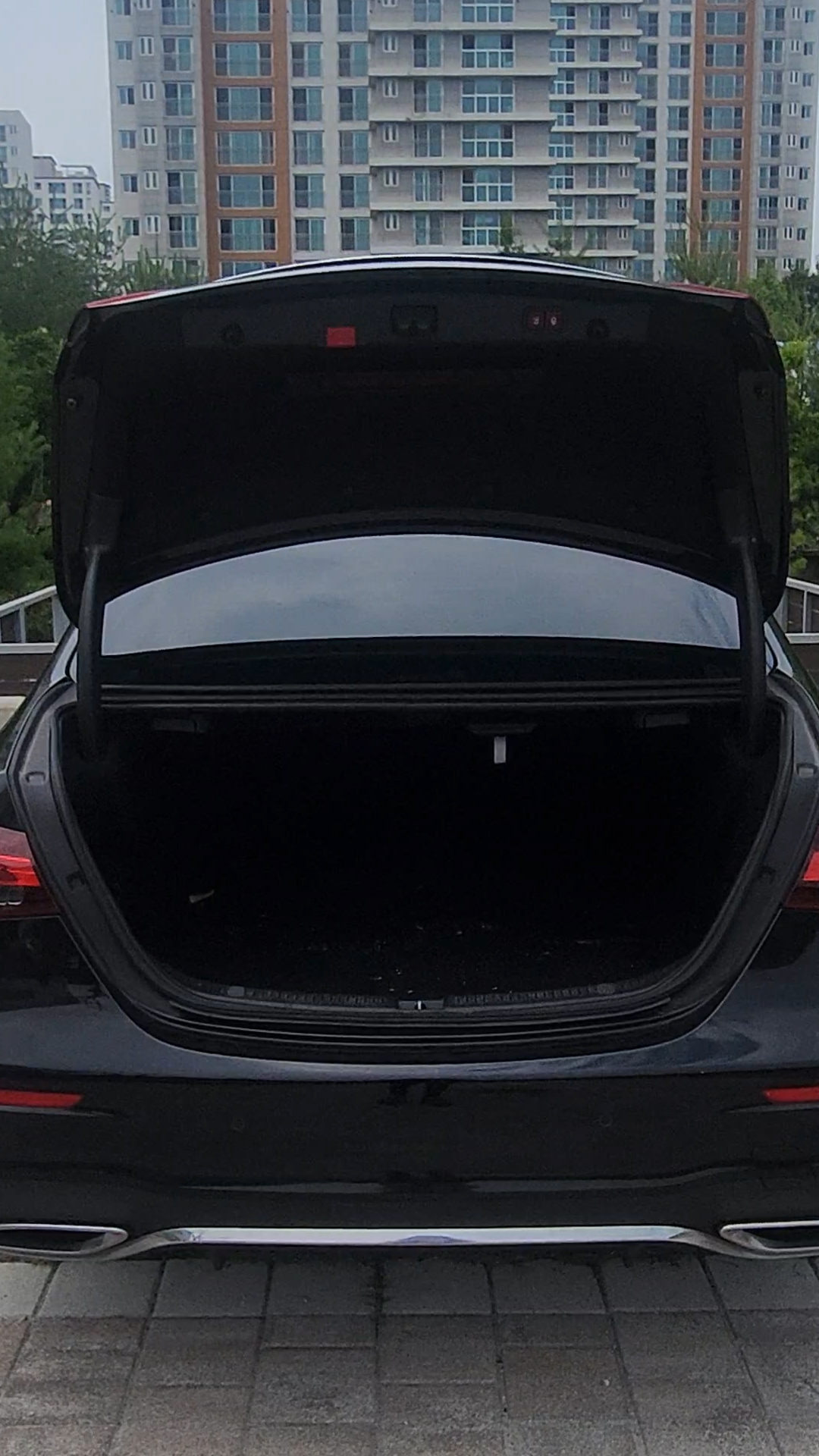 운전석도어 트렁크 버튼으로 열린 트렁크