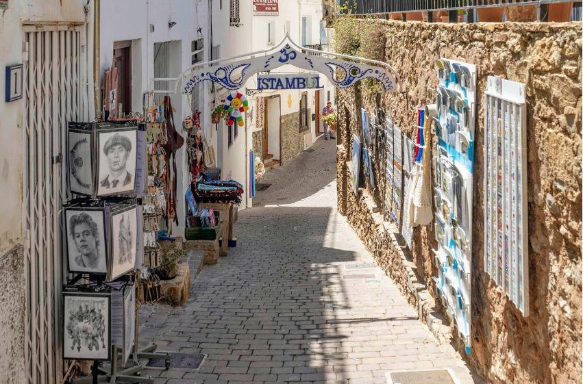 스페인 여행은 &lsquo;이동&rsquo;보다 &lsquo;머무름&rsquo;의 문제다