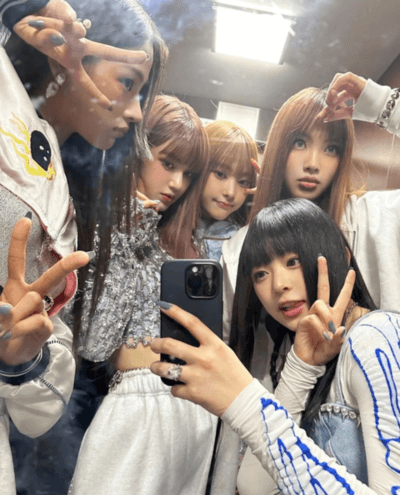 뉴진스-셀카-3