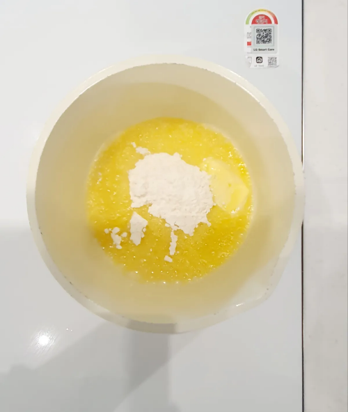 녹은-버터에-밀가루-넣기