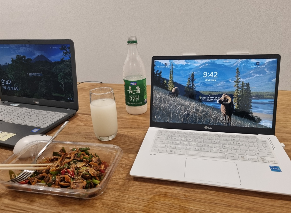 6인용-원목-테이블-재택근무-사진