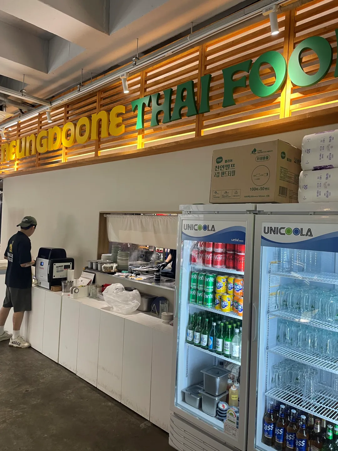 능두네-가게-내부-간판