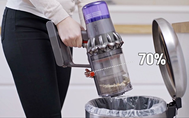 다이슨 청소기 먼지통 비우기 헤드 청소