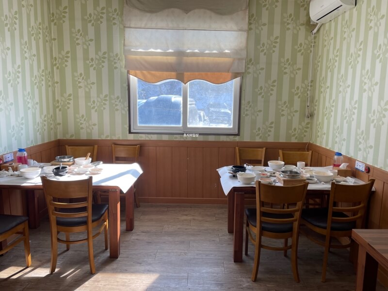 백반기행 맛집 충남 보령 굴 전문점 터가든 - 룸좌석