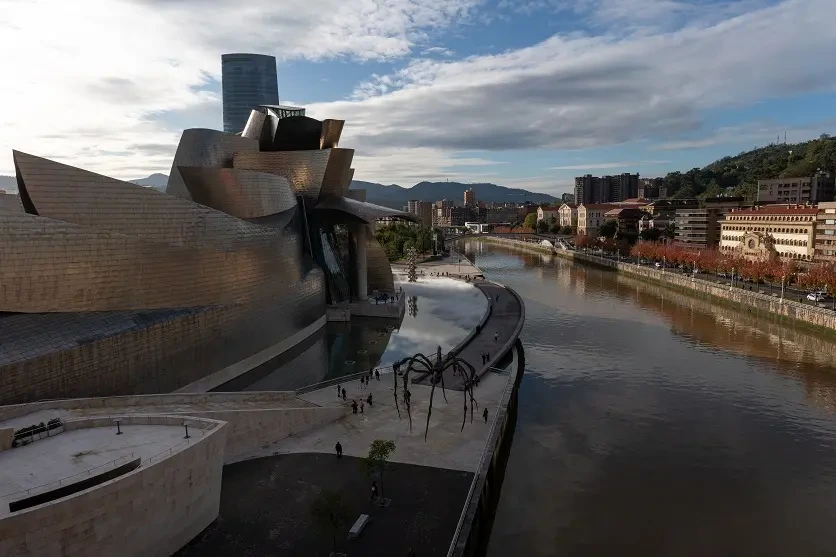 탐론 24mm F2.8로 담은 도시 건축물과 거리 풍경