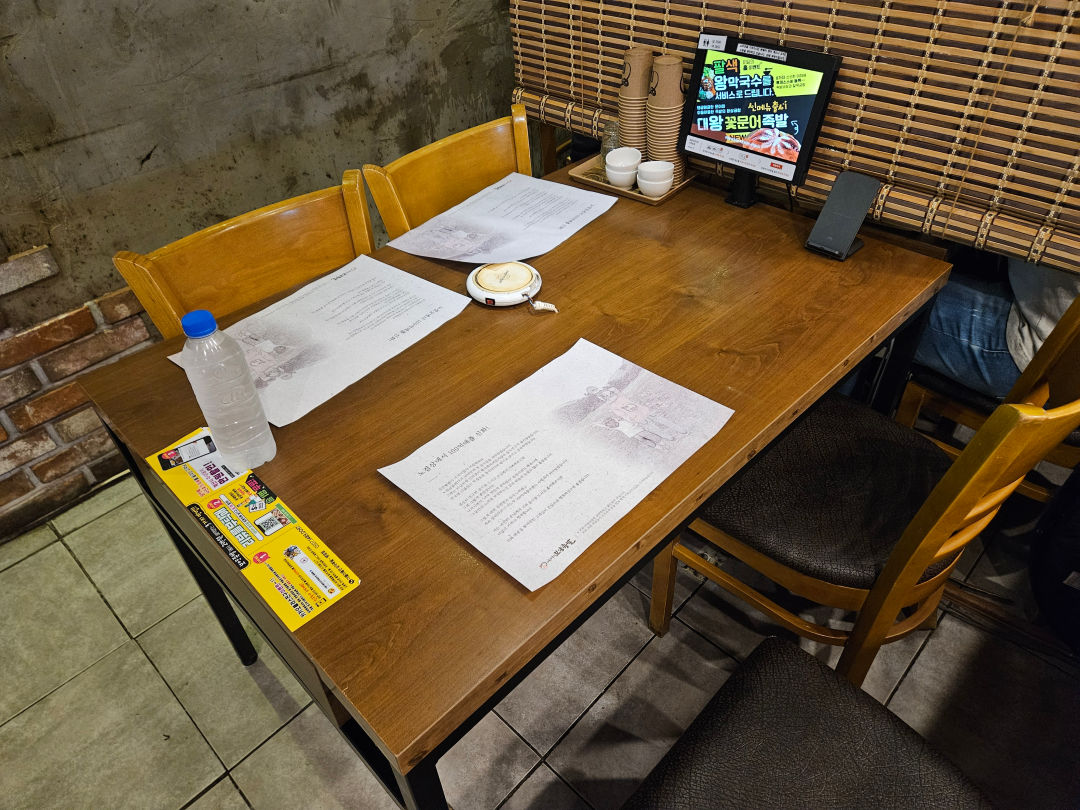 야들야들한 보약족발 매장 내부