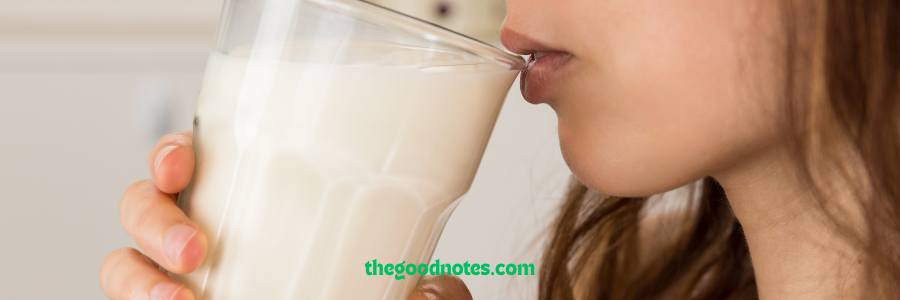 우유를-마시고-있는-여자