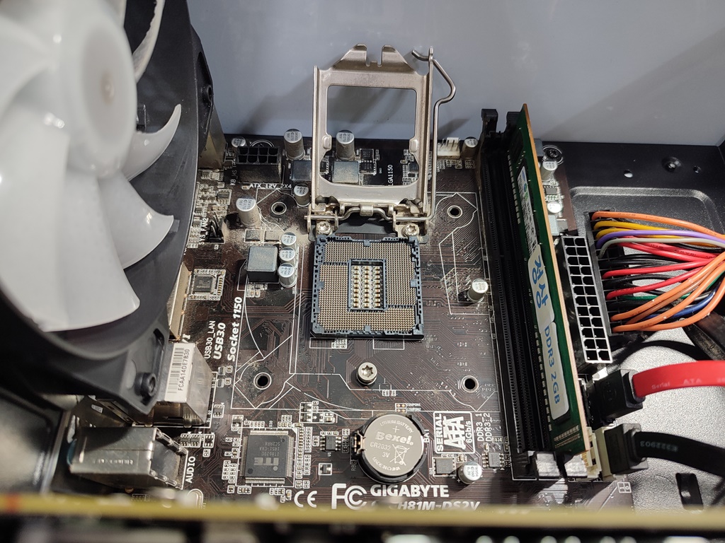 다른 각도로 돌려가면서 확인해보고 있습니다.