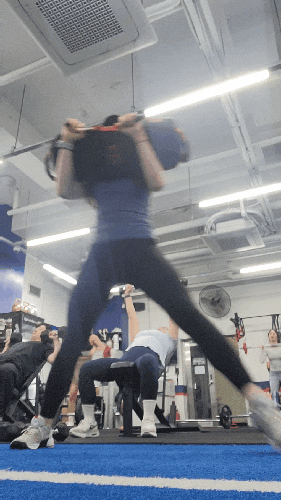 샌드백 레터럴 런지 동작 / sandbag lateral lunge