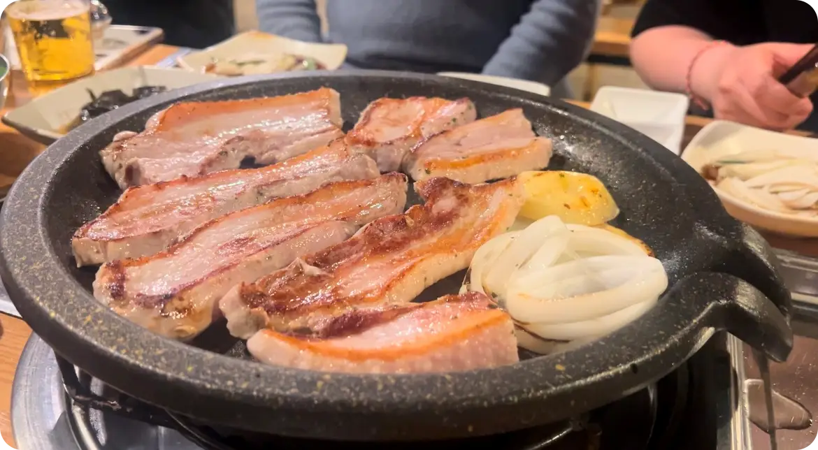 안국역-정원고깃집-삼겹살-구워진-모습 