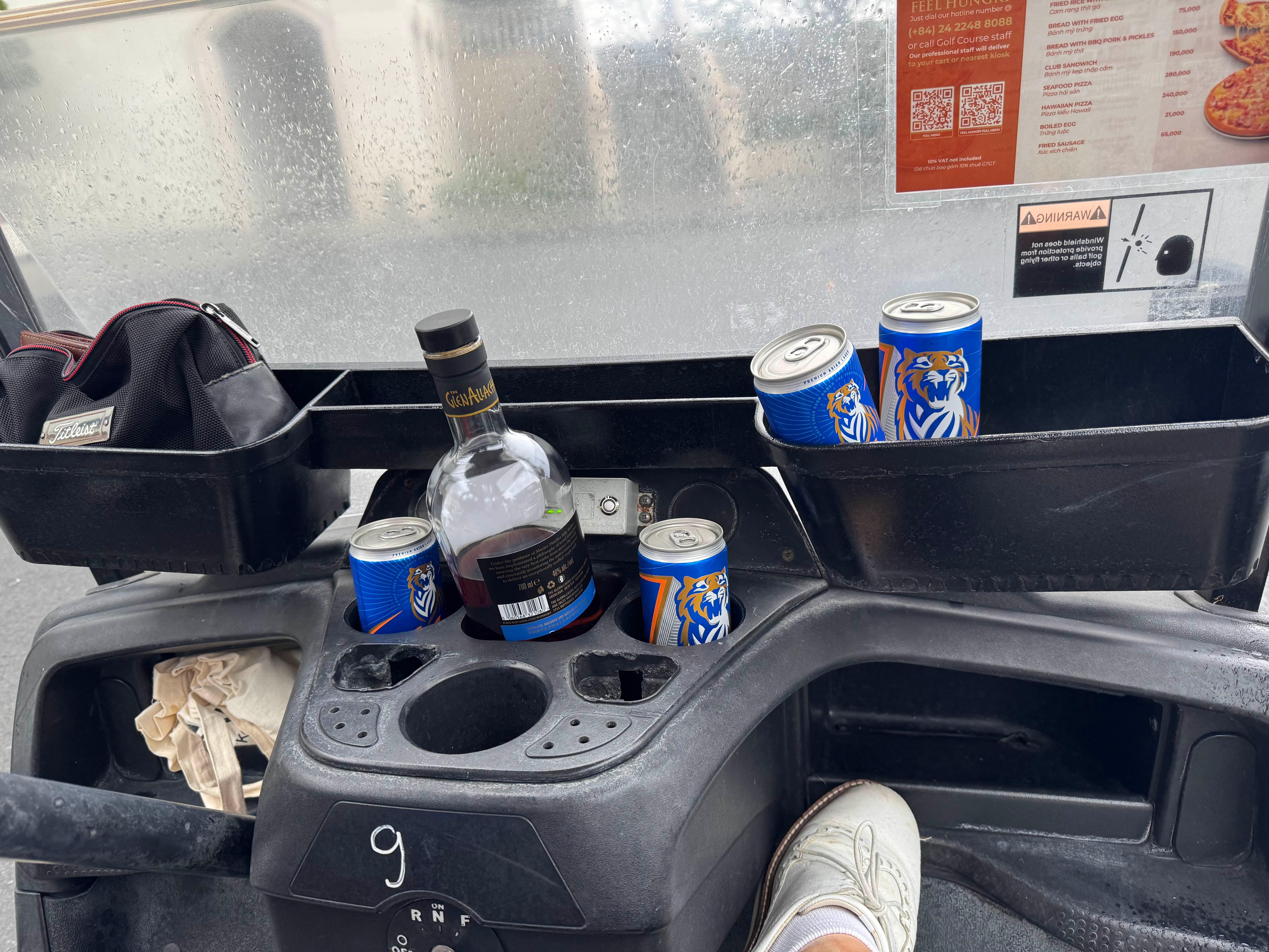 레전드힐CC 카트에 실린 술 사진